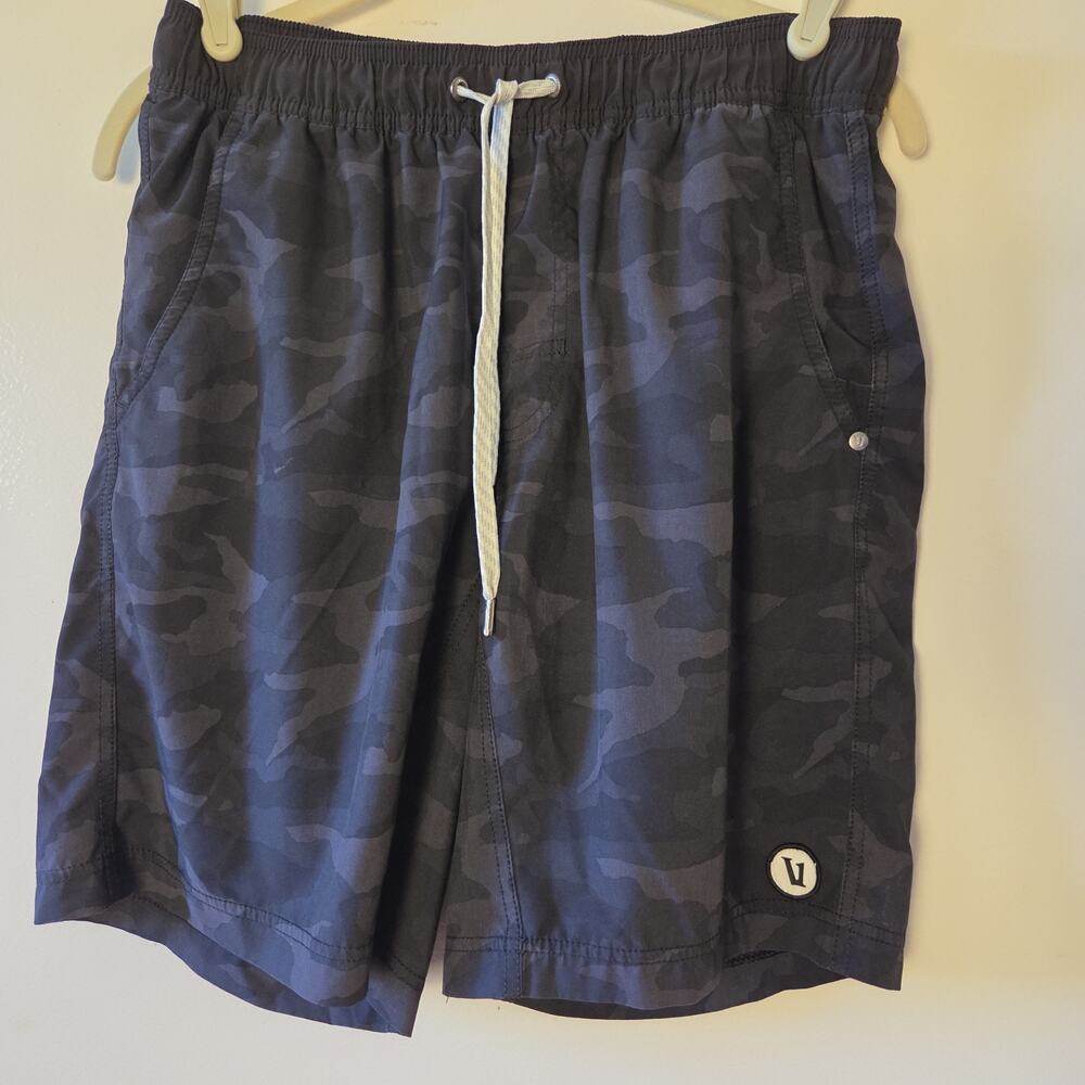 Vuori Shorts Kore Mens Medium Black Gray Camo Lined 7.5" Inseam V302